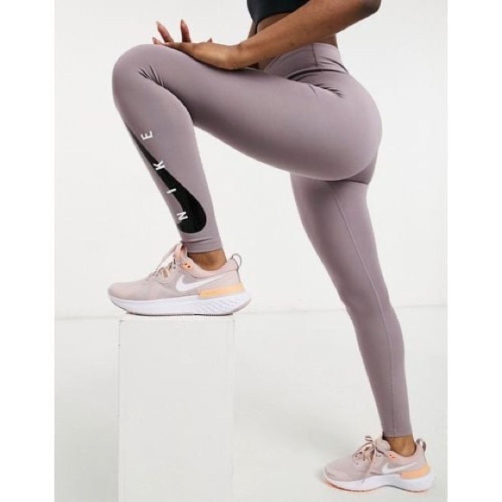 NIKE RUNNING SWOOSH 7/8 LEGGINGS IN PURPLE Size M